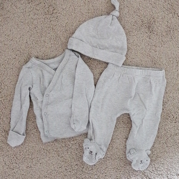 Carter's New Born Set - Picture 1 of 3